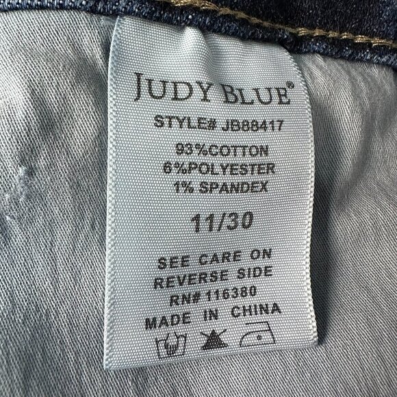 Judy Blue Women's Skinny Fit Control Top Raw Hem Capri Jean, Size 11/30, Auburn - Picture 14 of 16